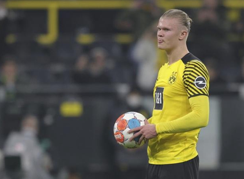 他轻拭球棒 他轻拭球棒