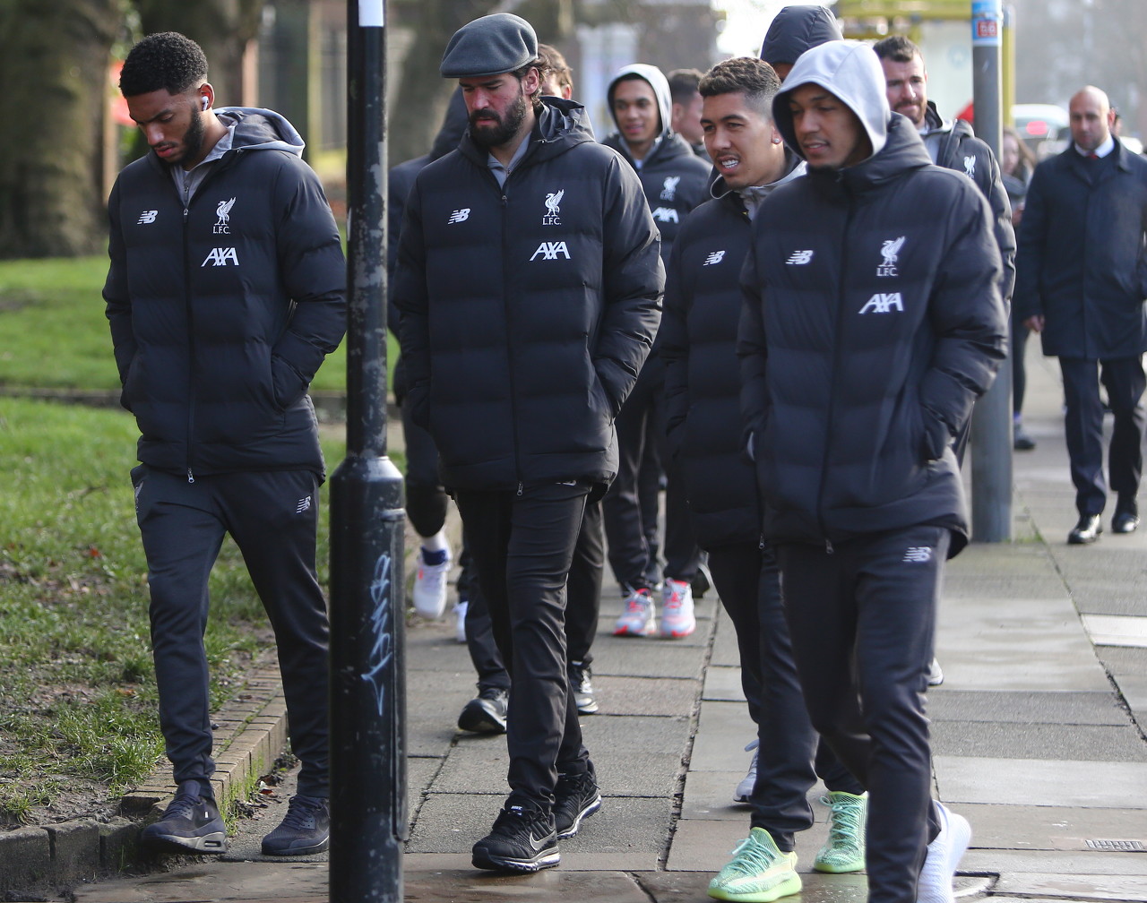 球让中场有 球让中场有